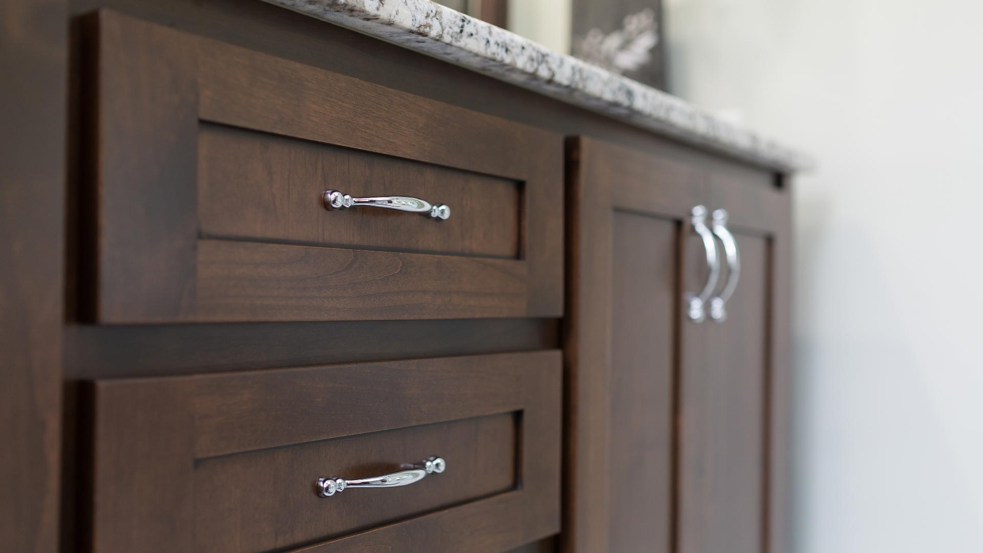 bathroom-cabinet-detail